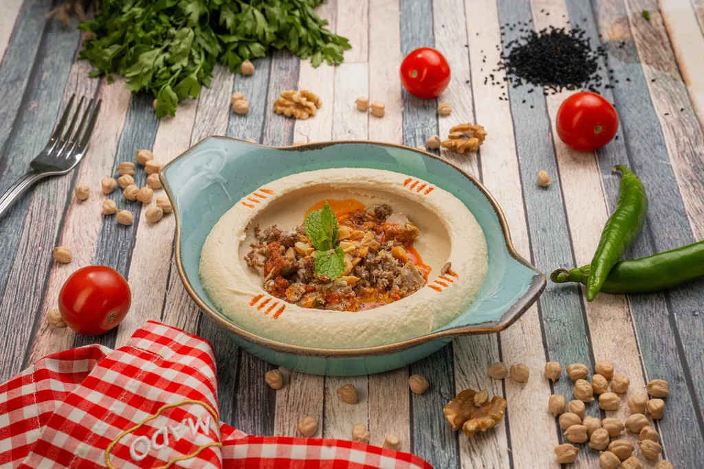 Hummus with Meat